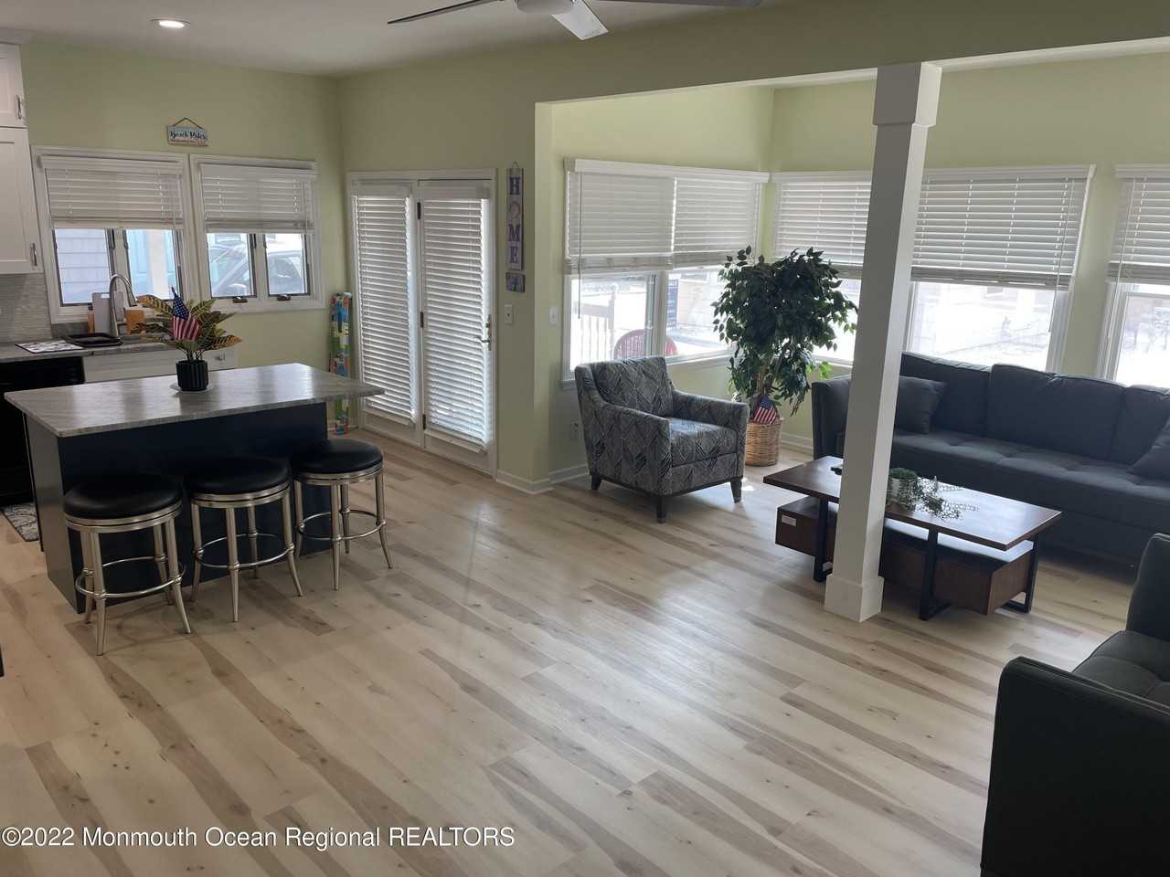 68 E Pacific Way - Photo 3 of 13