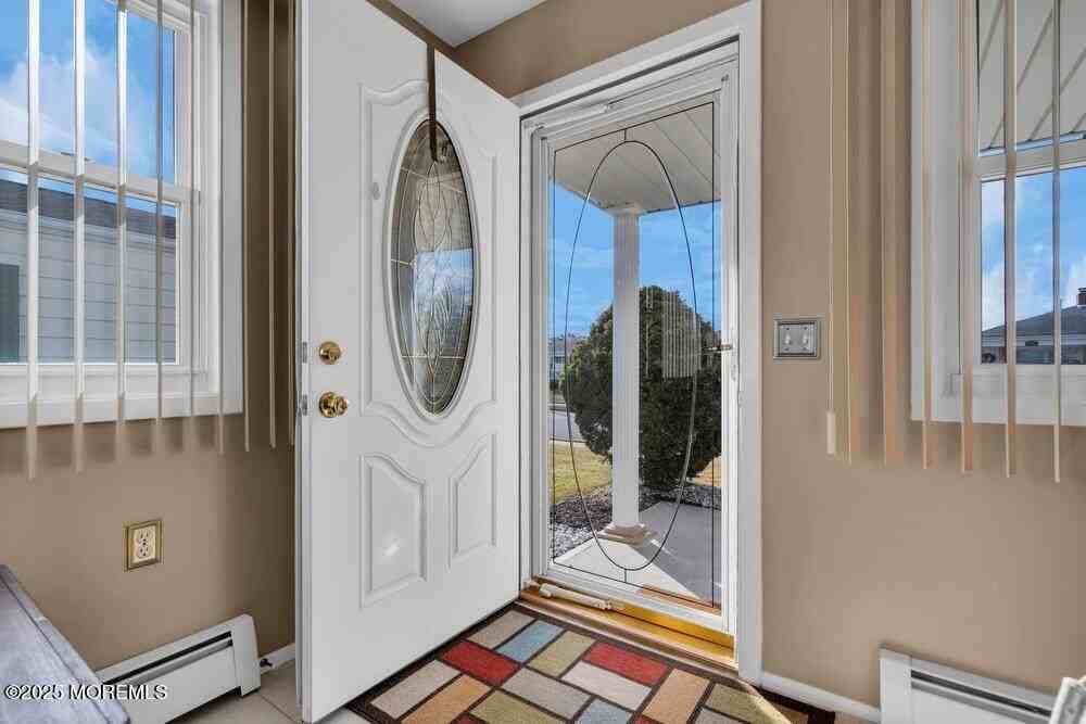 63 Hyannis St - Photo 4 of 20