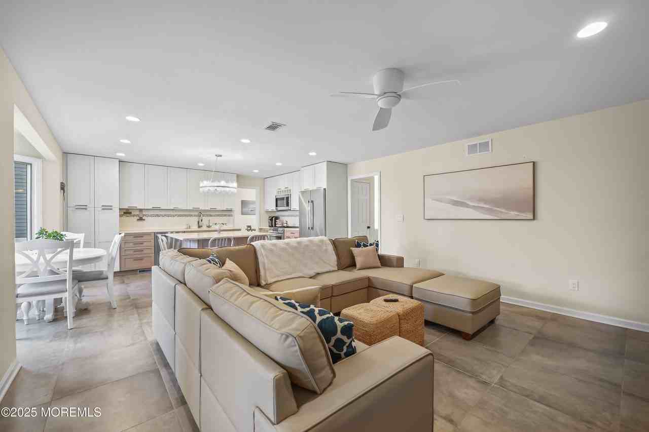 202 2nd Ave - Photo 4 of 40