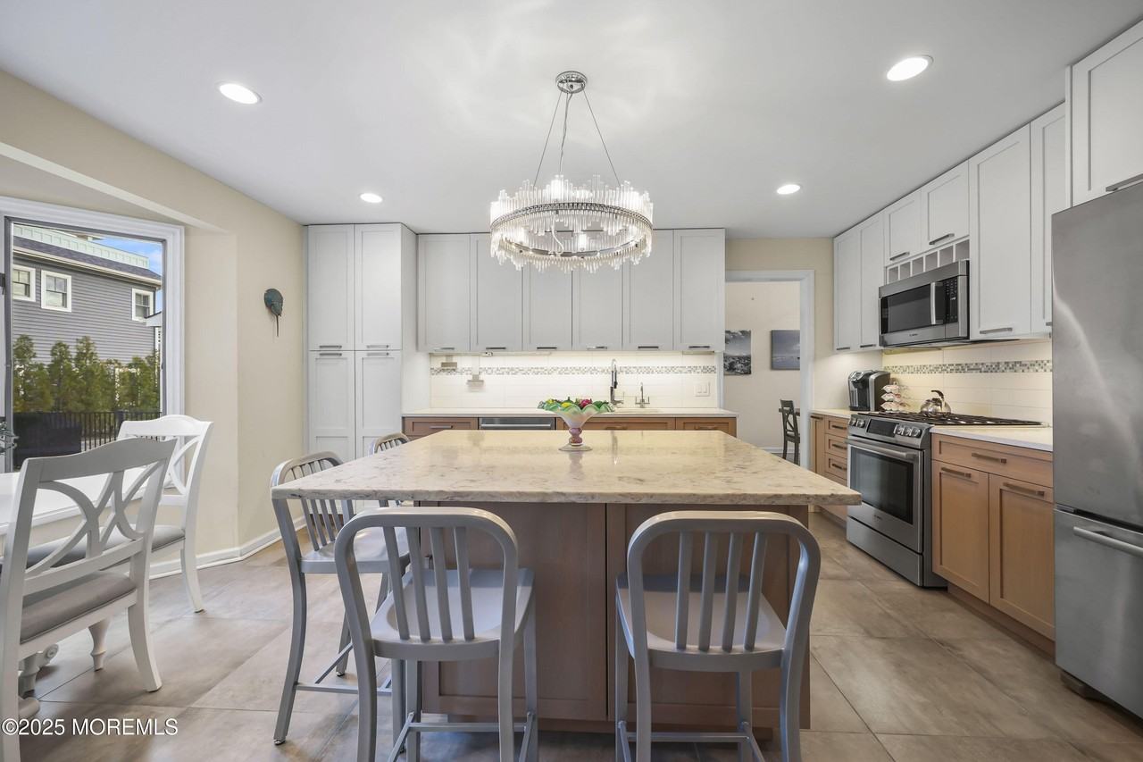 202 2nd Ave - Photo 5 of 40