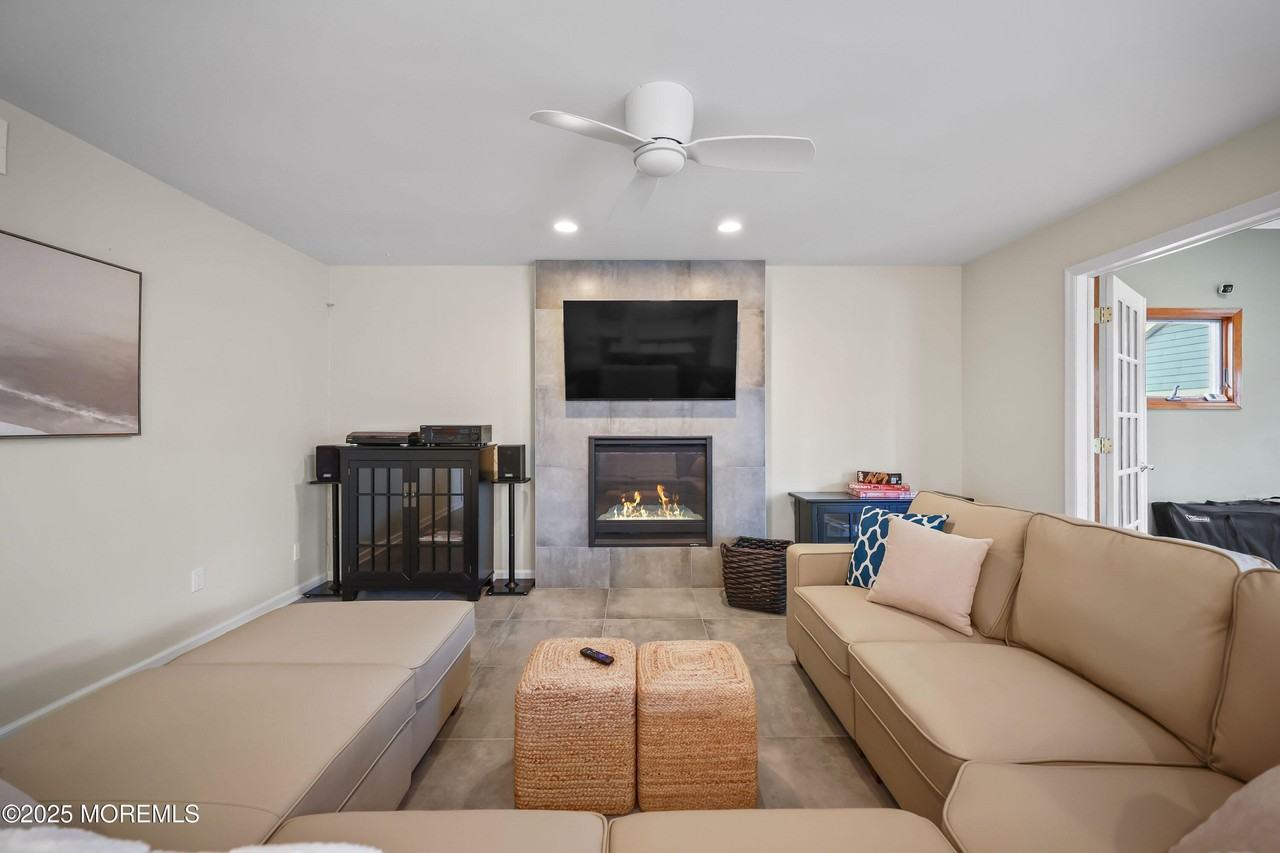 202 2nd Ave - Photo 7 of 40