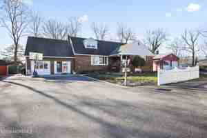 featured image of 573 Lloyd Rd