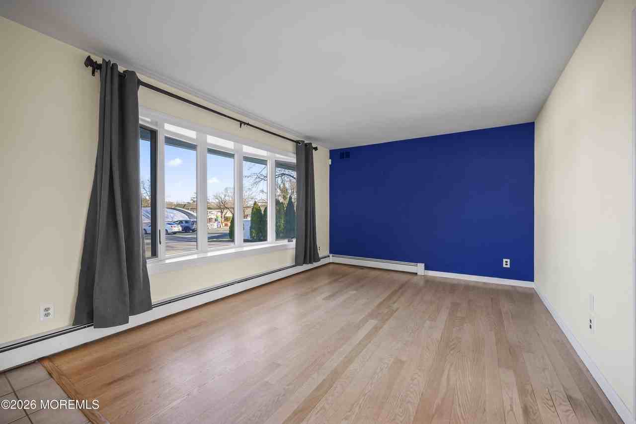 573 Lloyd Rd - Photo 5 of 23