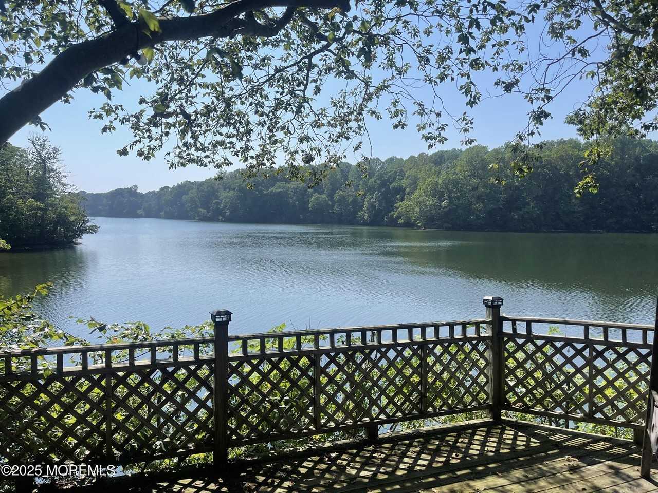 207 Lakeside Ave - Photo 2 of 17