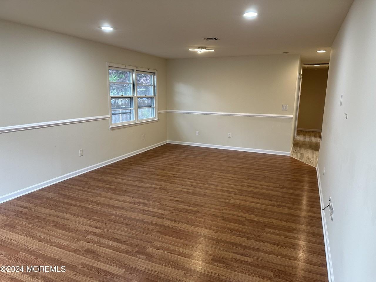 974 Cypress Ave - Photo 2 of 8