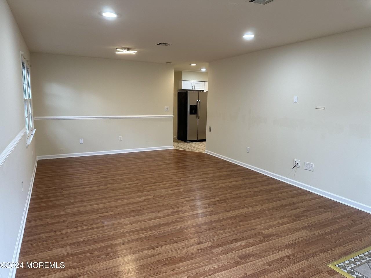 974 Cypress Ave - Photo 3 of 8