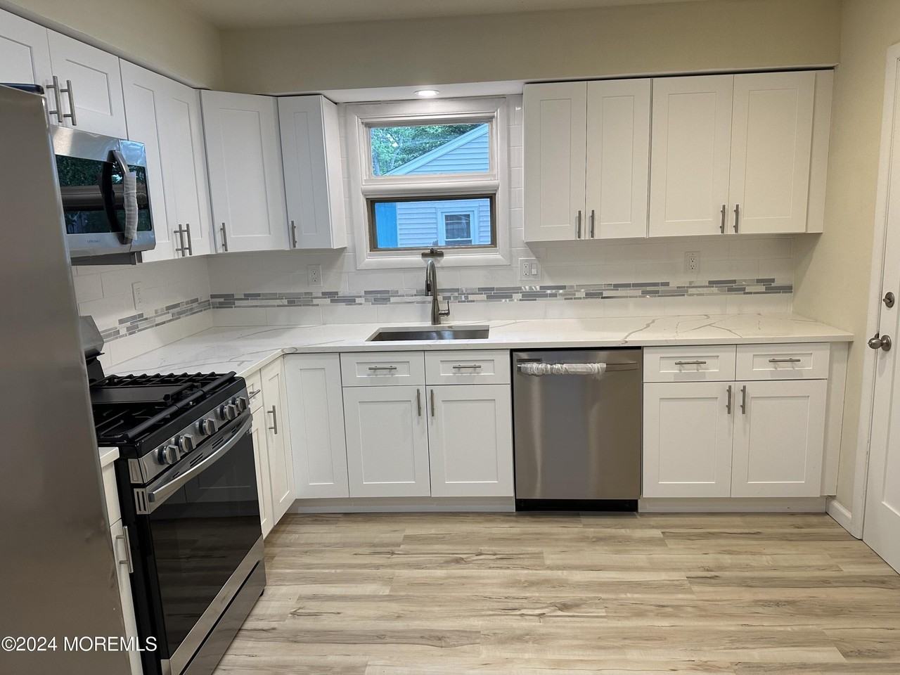 974 Cypress Ave - Photo 5 of 8