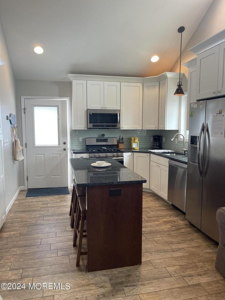 104 W Chadwick Way - Photo 3 of 13