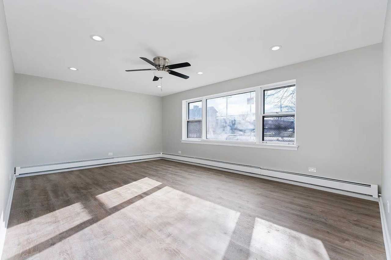 5358 S Narragansett Ave Unit 1 #1 - Photo 3 of 14