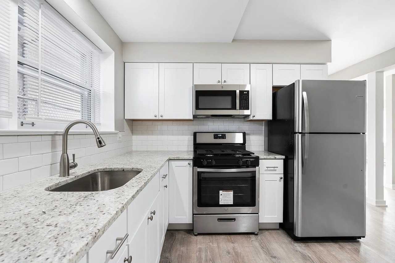 5358 S Narragansett Ave Unit 1 #1 - Photo 4 of 14