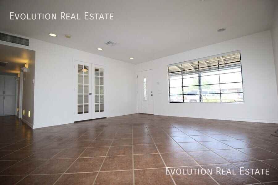 7448 E Coronado Rd - Photo 4 of 26