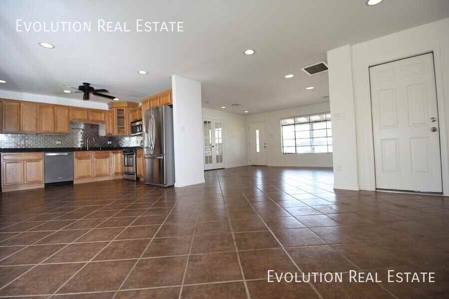 7448 E Coronado Rd - Photo 5 of 26