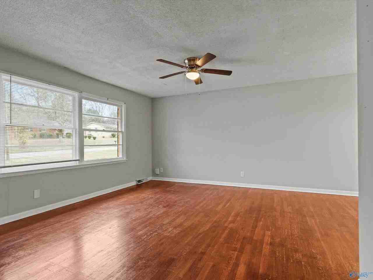 3912 Neptune Dr Nw - Photo 5 of 23