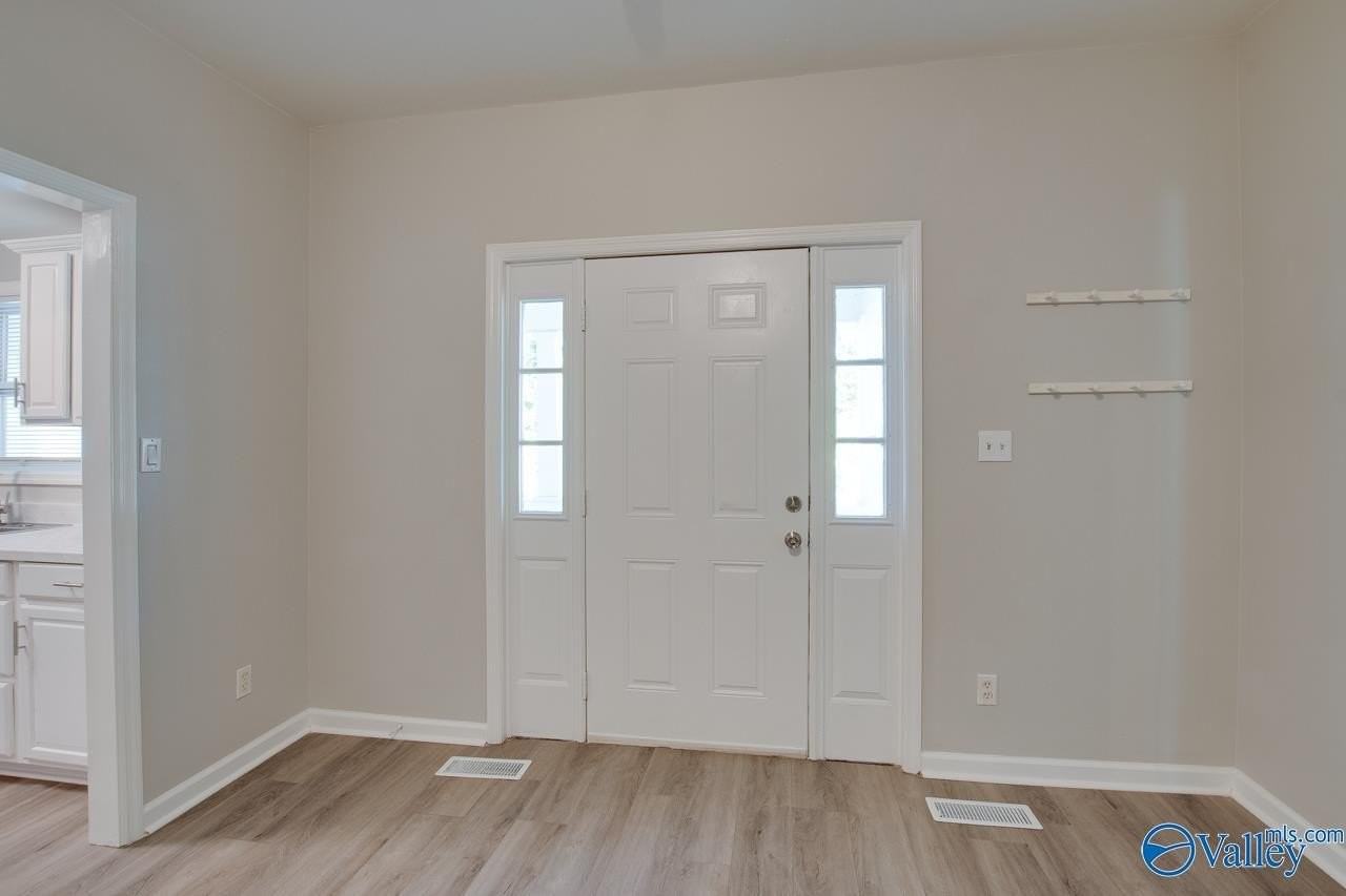 310 Rock St Se #B - Photo 2 of 11