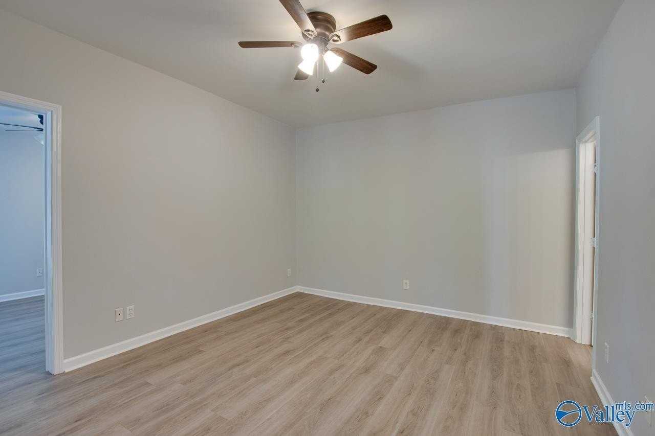 310 Rock St Se #B - Photo 4 of 11