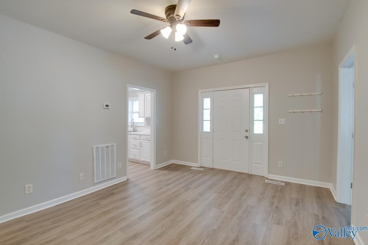 310 Rock St Se #B - Photo 5 of 11