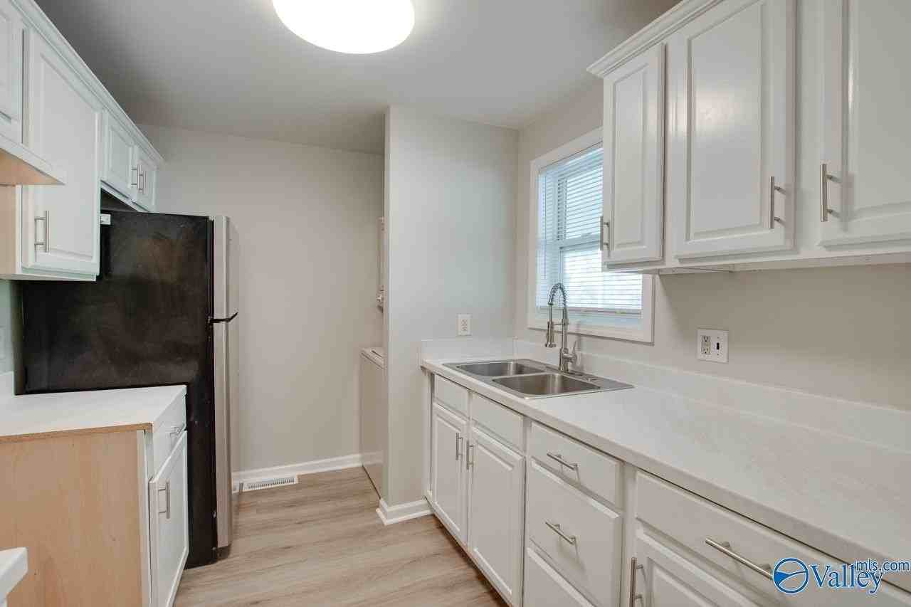 310 Rock St Se #B - Photo 6 of 11