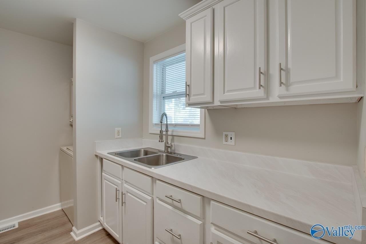 310 Rock St Se #B - Photo 7 of 11