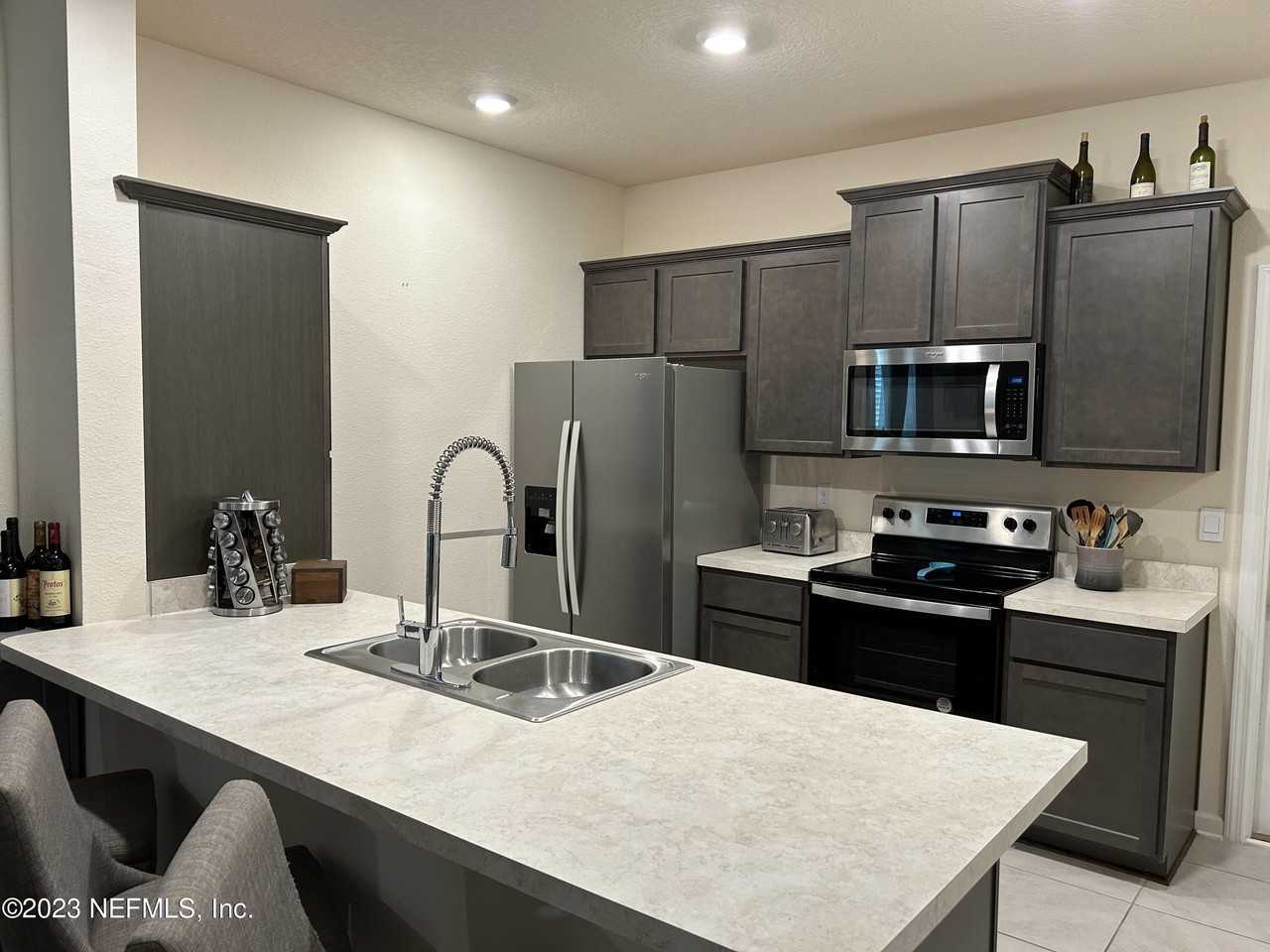 75510 Harvester St - Photo 2 of 27