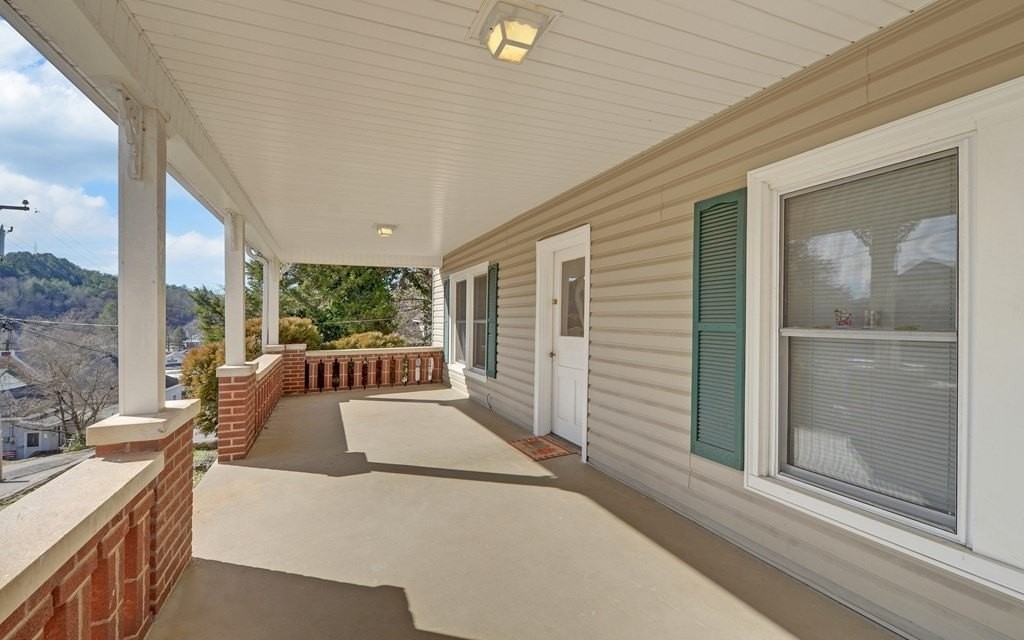 113 Prospect St - Photo 2 of 16