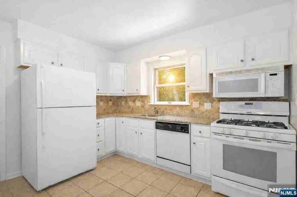 92 Arbor Drive - Photo 2 of 6