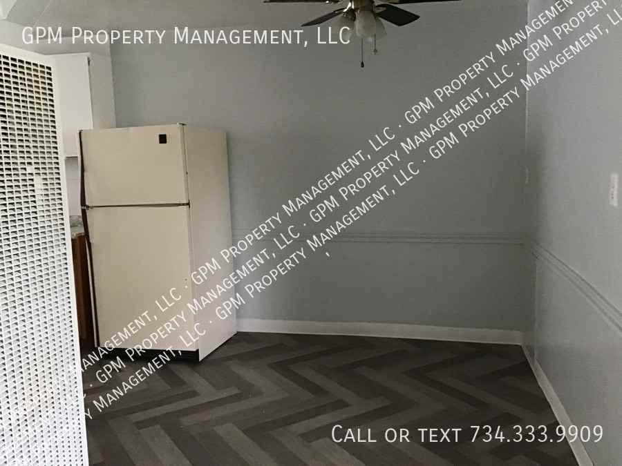 52 W Pleasant St - Photo 4 of 8