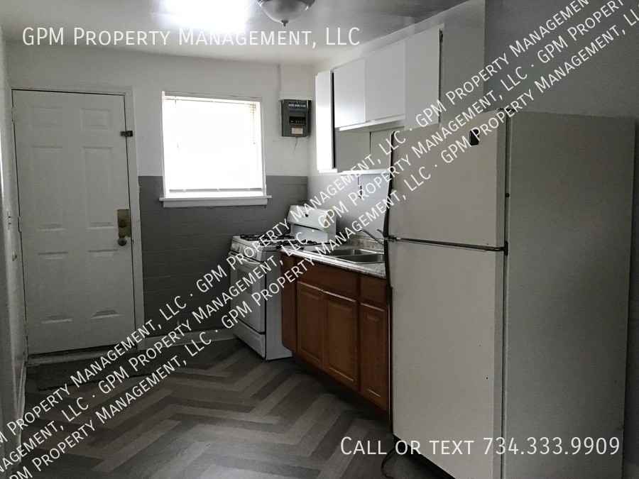 52 W Pleasant St - Photo 5 of 8