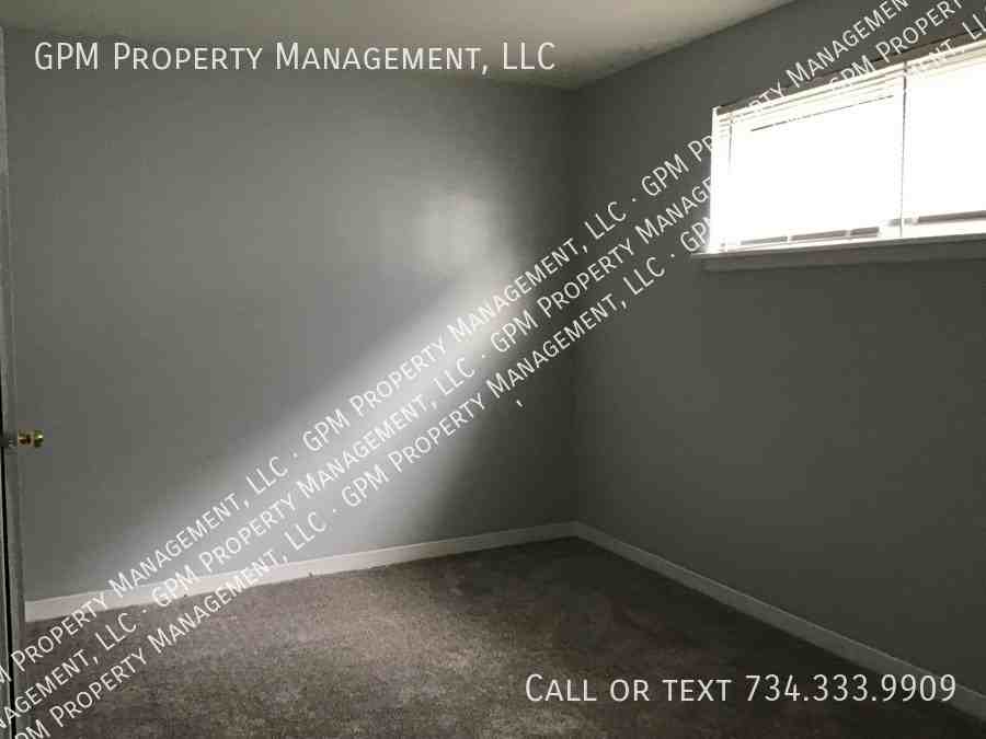 52 W Pleasant St - Photo 6 of 8