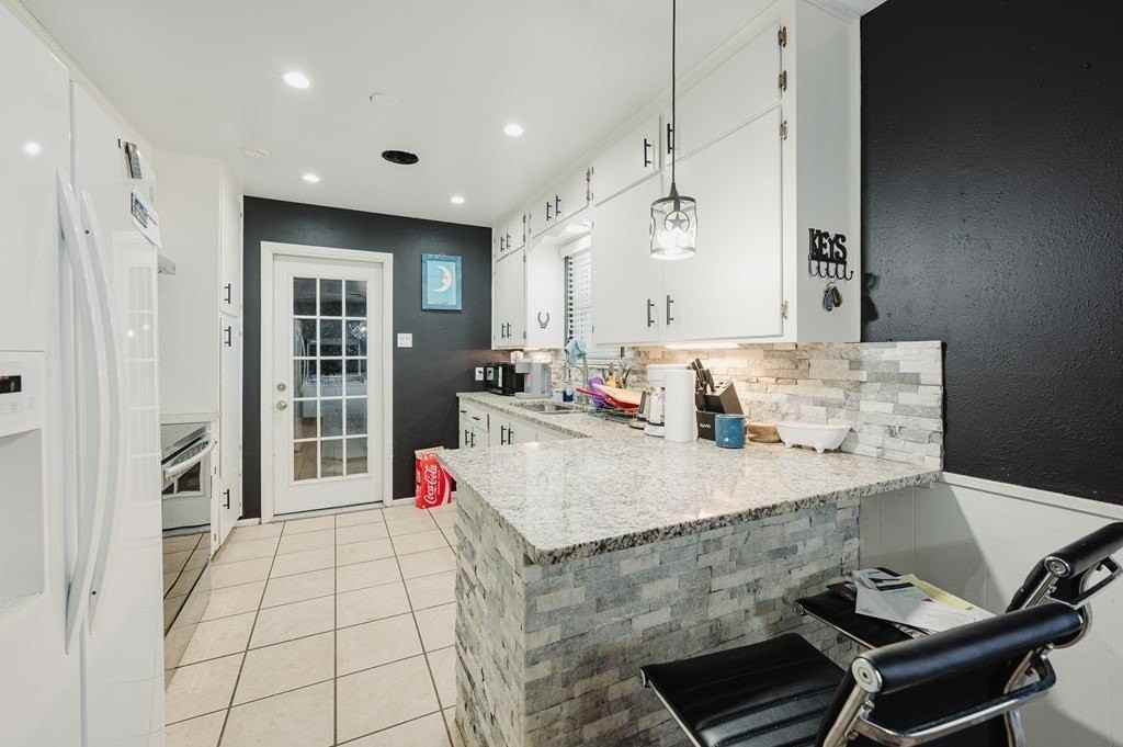 1529 E 52nd St - Photo 4 of 16