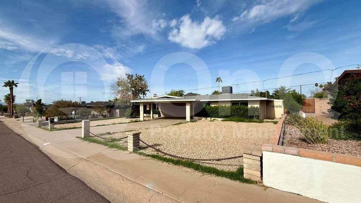 1320 E Orchid Ln - Photo 2 of 10