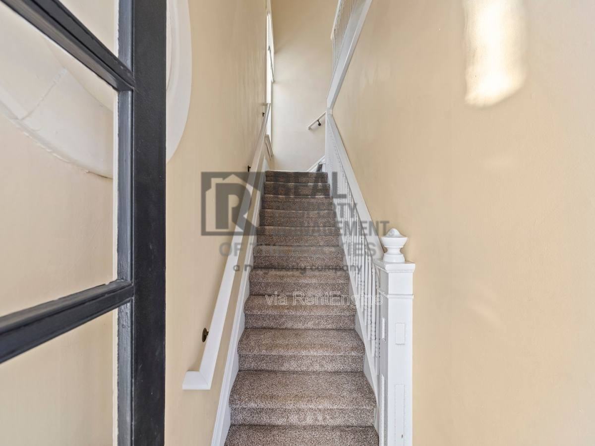 219 W Mulberry St - Photo 3 of 10