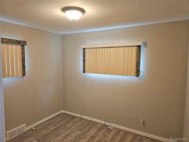 23091 Sussex St - Photo 3 of 14