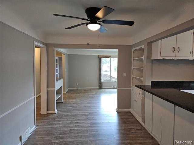 23091 Sussex St - Photo 7 of 14