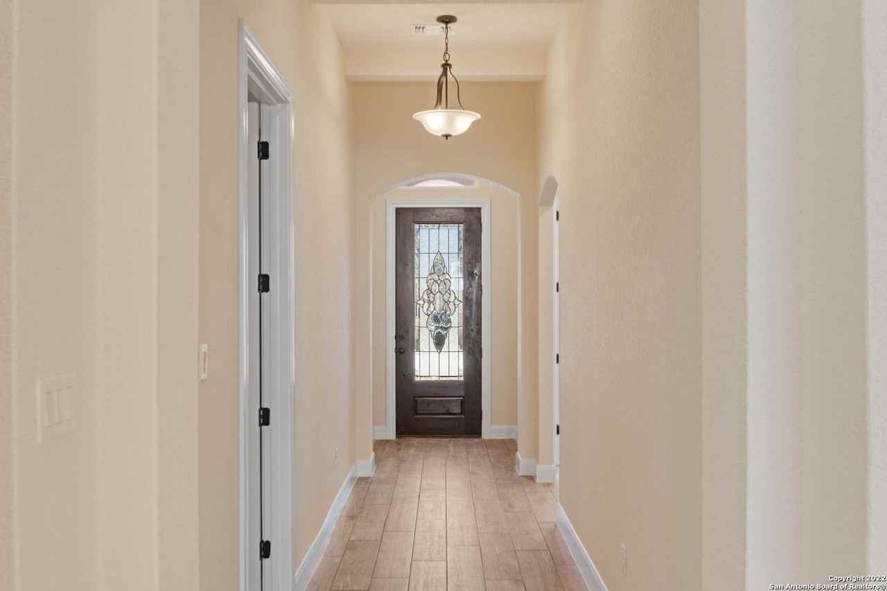 612 Carriage House - Photo 3 of 20