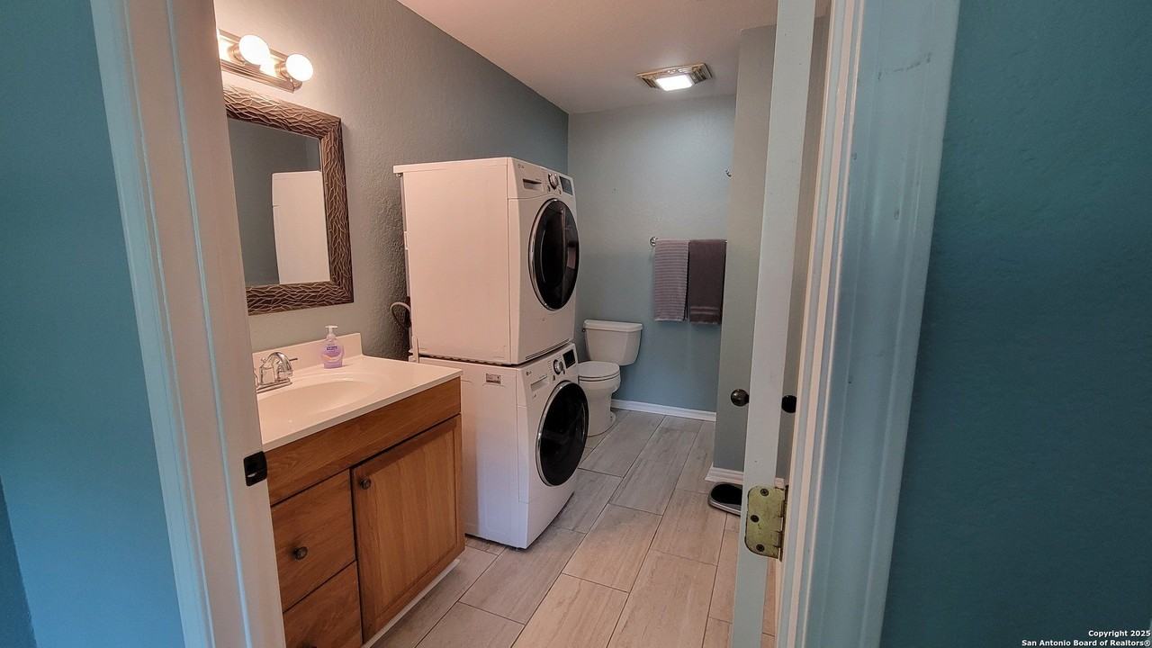 1108 Canyon Dr - Photo 6 of 7