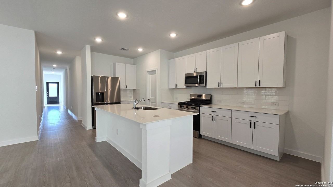 4062 Rock Mill Dm - Photo 2 of 33