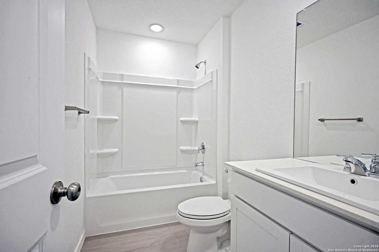 2429 Legends Crk - Photo 5 of 25