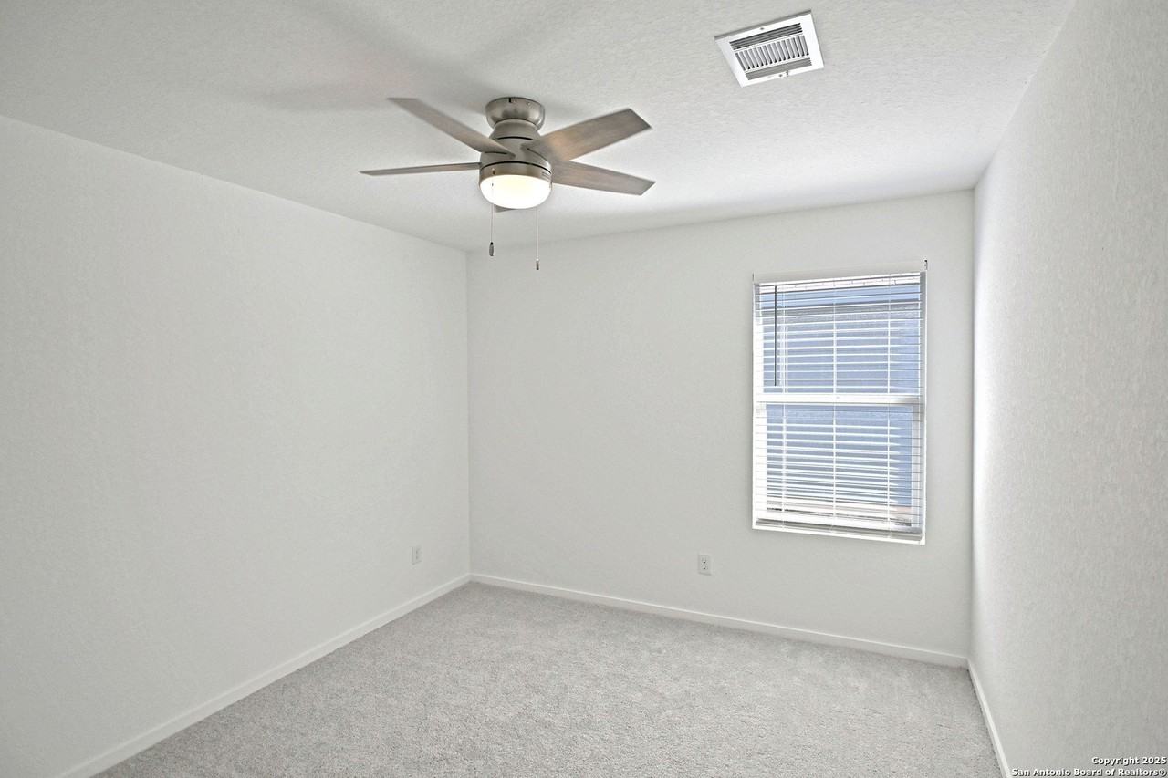 2429 Legends Crk - Photo 6 of 25