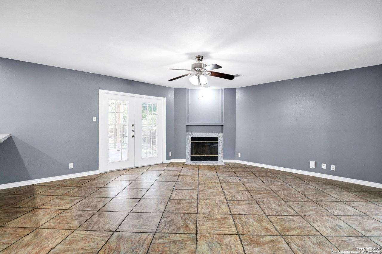 13211 Lost Lake Dr - Photo 4 of 29