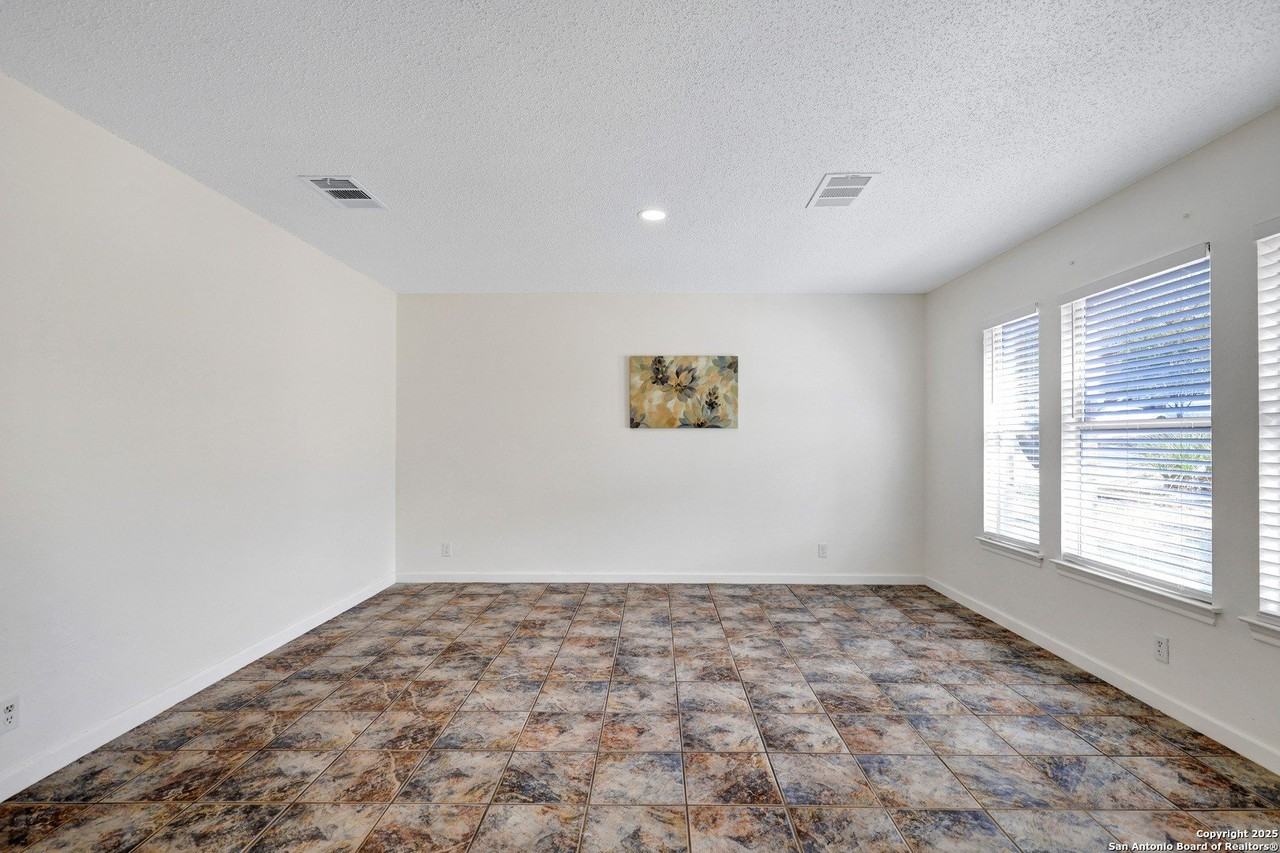 10211 Windstone Crk - Photo 4 of 34