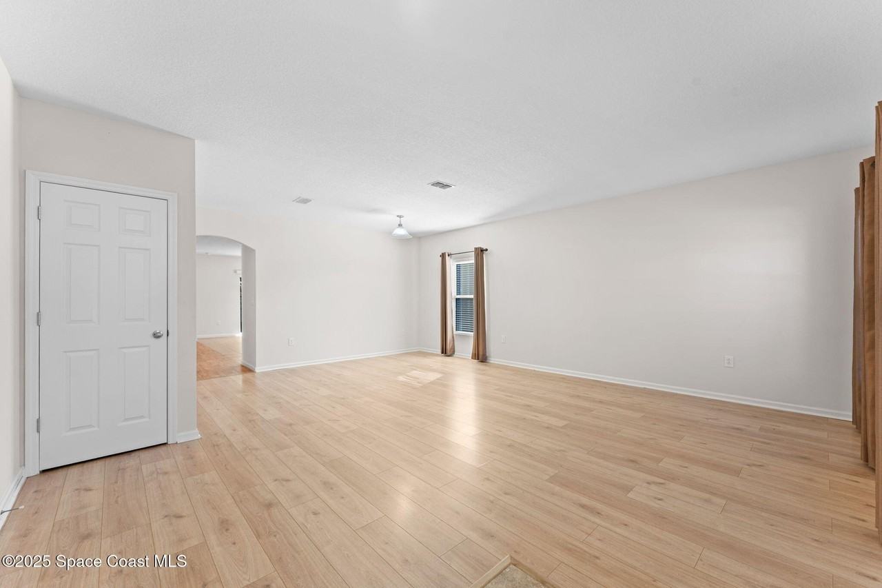 1517 Attilburgh Blvd - Photo 3 of 25