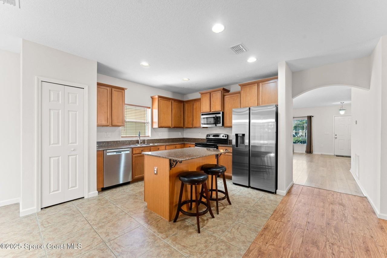 1517 Attilburgh Blvd - Photo 7 of 25