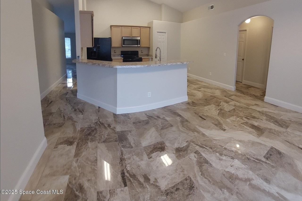 1751 Bobtail Dr - Photo 4 of 18