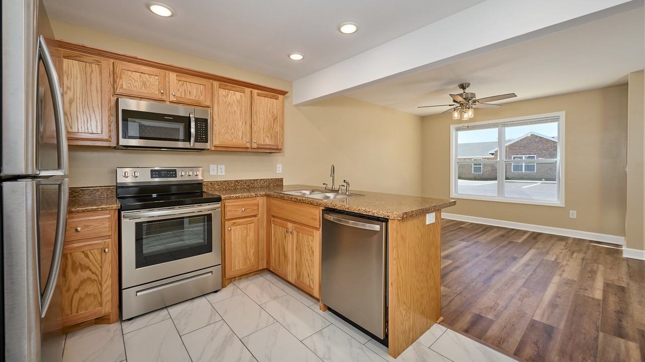 361 Crescent Dr Unit 2 - Photo 4 of 11