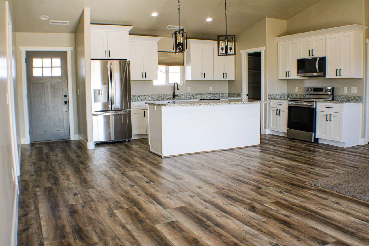 718 E 400 S - Photo 2 of 29