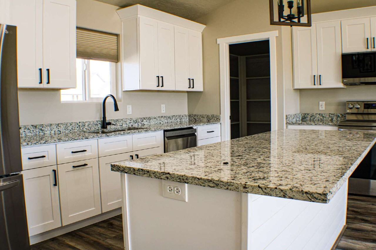 718 E 400 S - Photo 3 of 29