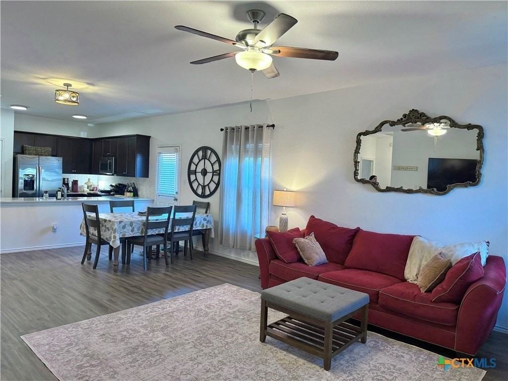 217 Barbary Coast Ln - Photo 4 of 32