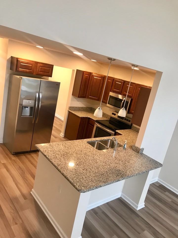 1141 Fairway Ln - Photo 4 of 39