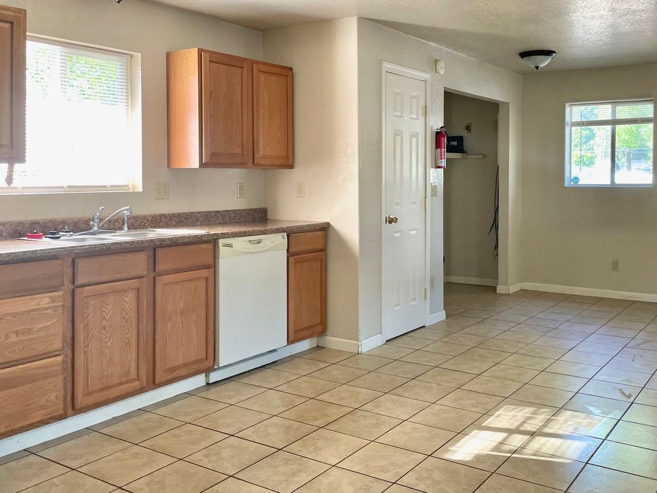 1246 2nd Ave - Photo 4 of 11