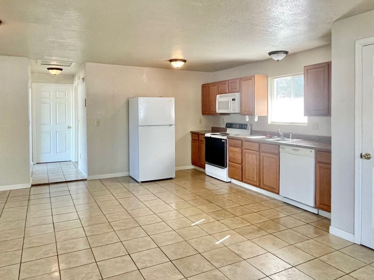 1246 2nd Ave - Photo 5 of 11